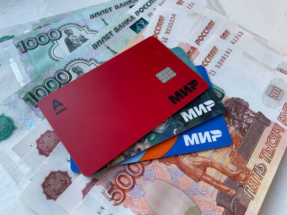С завтрашнего дня: Сбер уведомил россиян, у кого деньги хранятся на карте