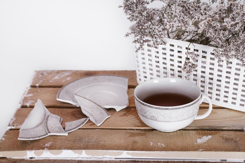 Не выбрасывайте старый сервиз: как он может принести вам хорошие деньги