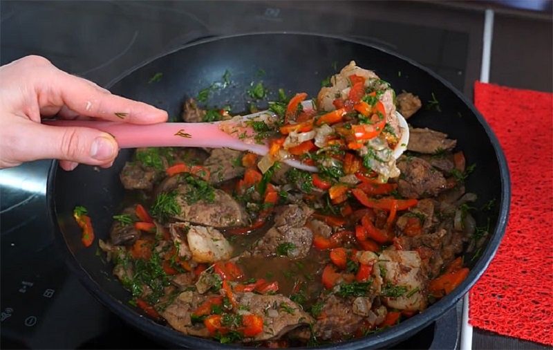 Мягкая печень по-домашнему: тушение с салом и овощами без жесткости