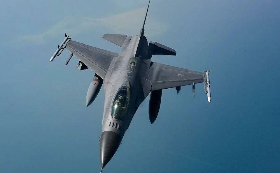     F-16   