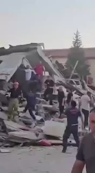   6,1       ,      
