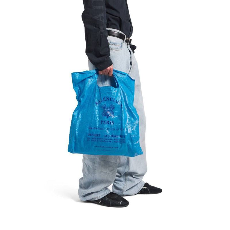 Balenciaga   -  80 000