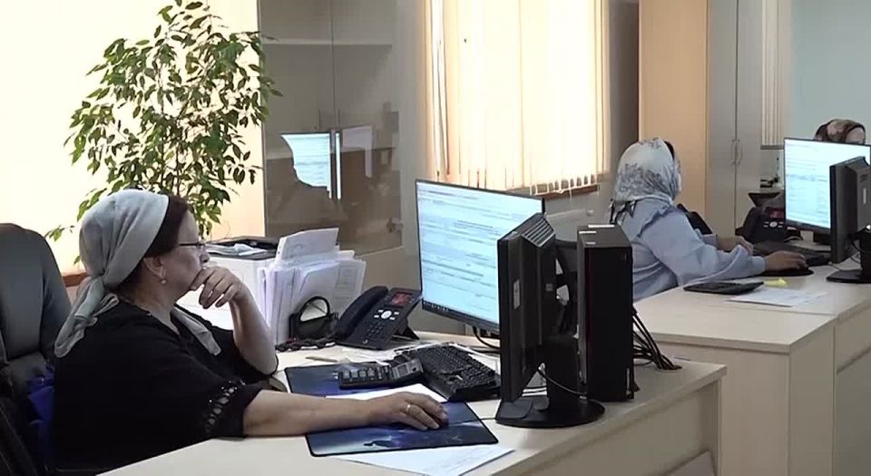    !  , 1   18:00      