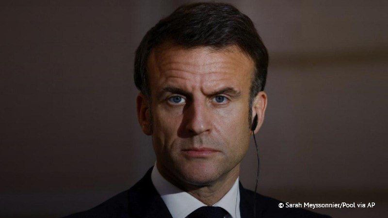 Макрон готов распустить парламент, если не договорится с партиями по поводу нового премьер-министра, сообщает Le Parisien