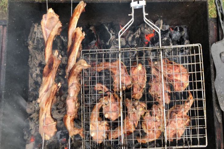 Как смягчить жесткий шашлык: мясо перестанет напоминать резину