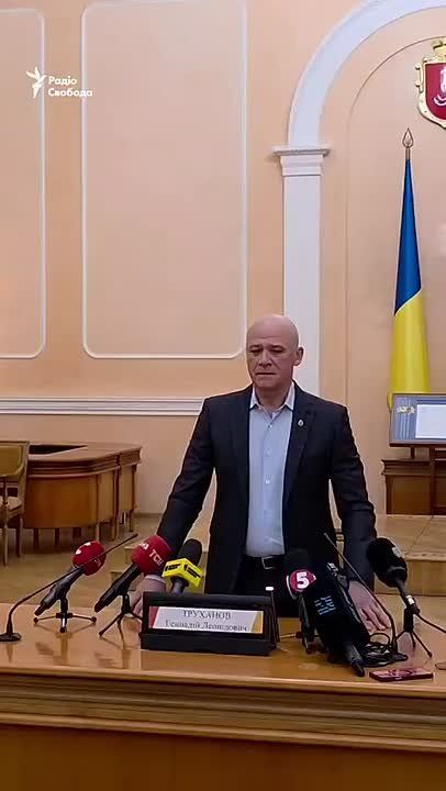 Мэр Одессы Геннадий Труханов, которого указом Зеленского лишили гражданства Украины, не торопится покидать свой пост