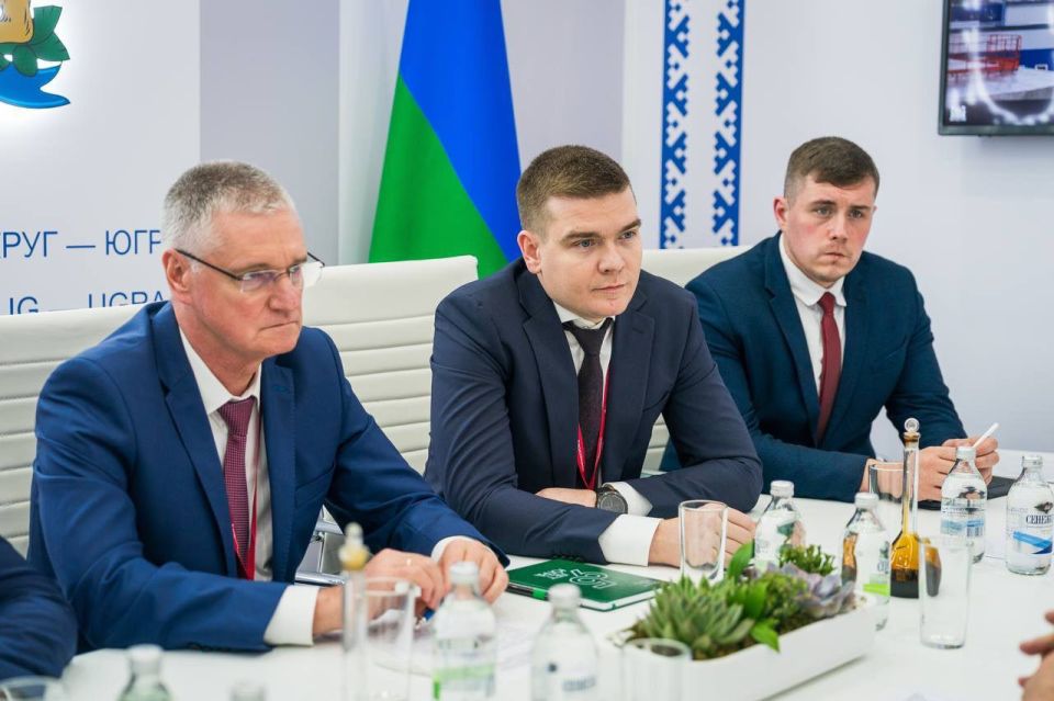 На полях форума «Российская энергетическая неделя-2025», где по поручению Главы ЧР Рамзана Кадырова принимает участие министр строительства, ЖКХ и энергетики ЧР Муслим Зайпуллаев, подписано соглашение между Минстроем... На полях форума «Российская энергетическая неделя-2025», где по поручению Главы ЧР Рамзана Кадырова принимает участие министр строительства, ЖКХ и энергетики ЧР Муслим Зайпуллаев, подписано соглашение между Минстроем...