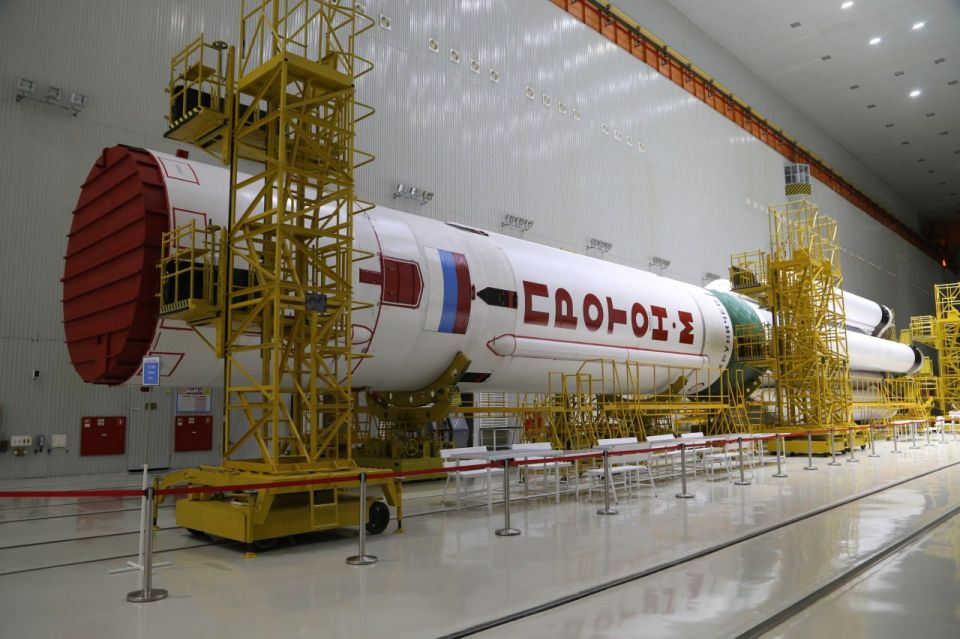 На Байконуре готовится к запуску ракета-носитель «Протон»