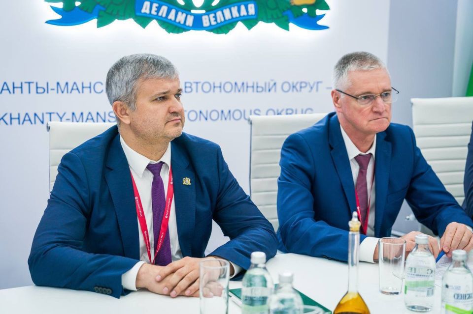 На полях форума «Российская энергетическая неделя-2025», где по поручению Главы ЧР Рамзана Кадырова принимает участие министр строительства, ЖКХ и энергетики ЧР Муслим Зайпуллаев, подписано соглашение между Минстроем... На полях форума «Российская энергетическая неделя-2025», где по поручению Главы ЧР Рамзана Кадырова принимает участие министр строительства, ЖКХ и энергетики ЧР Муслим Зайпуллаев, подписано соглашение между Минстроем...
