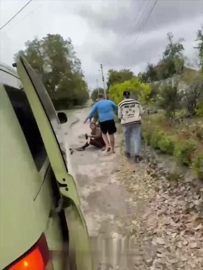 В Днепропетровской области гражданские отбили мужчину у сотрудников ТЦК