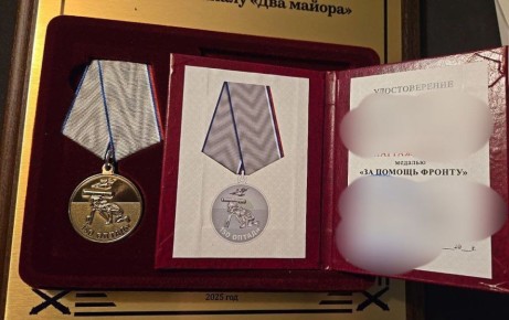 Два майора: Запорожский фронт. Легендарное подразделение, нещадно сжигавшее танки ВСУ во ходе "контрнаступа" противника пару лет назад, а теперь выполняющее боевые задачи не меньшей сложности, передаёт слова благодарности...