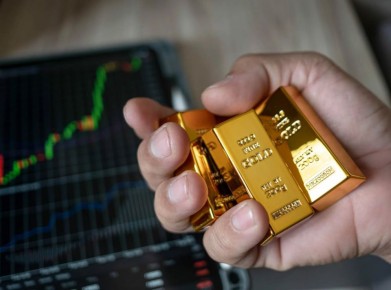 Минфин рекомендовал россиянам инвестировать в золото вместо долларов