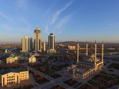 Рамзан Кадыров принял участие в торжественном открытии флагманского бутика и кофейни Модного дома Firdaws