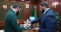 Председатель Правительства Чеченской Республики Магомед Даудов получил священный Коран и медаль «За содействие и помощь участникам специальной военной операции» от Главы Республики Ингушетия Махмуд-Али Калиматова