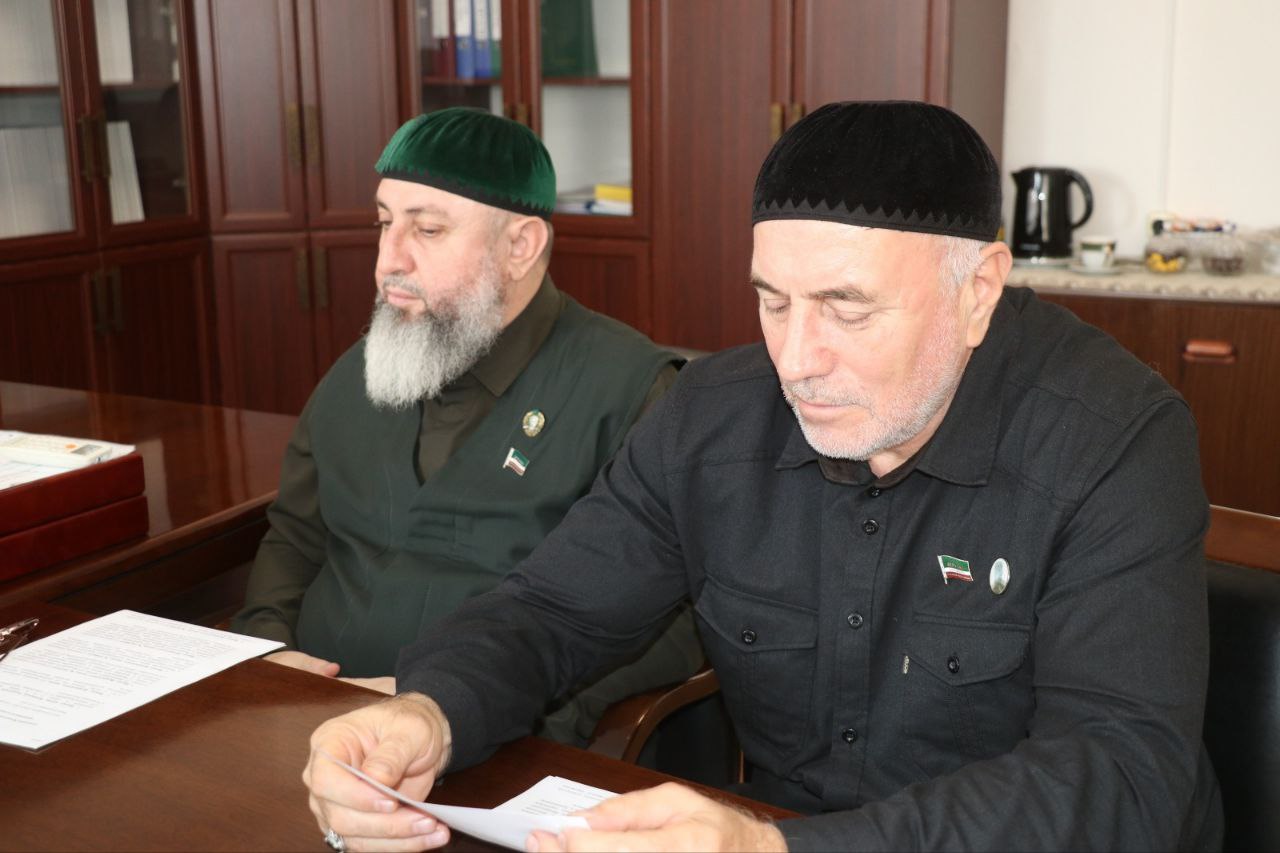 Халид Накаев провел заседание профильного комитета Халид Накаев провел заседание профильного комитета