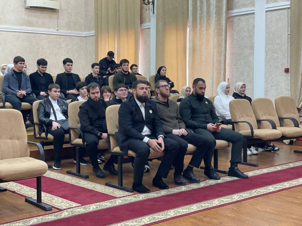 В Министерстве Чеченской Республики по национальной политике, внешним связям, печати и информации прошло торжественное открытие передвижной историко-патриотической выставки «Связь поколений: от героев Великой Отечественной... В Министерстве Чеченской Республики по национальной политике, внешним связям, печати и информации прошло торжественное открытие передвижной историко-патриотической выставки «Связь поколений: от героев Великой Отечественной...