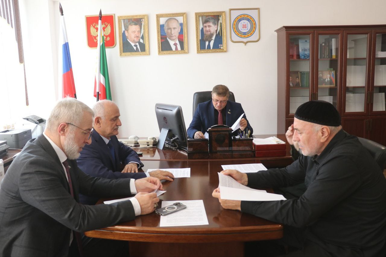 Халид Накаев провел заседание профильного комитета