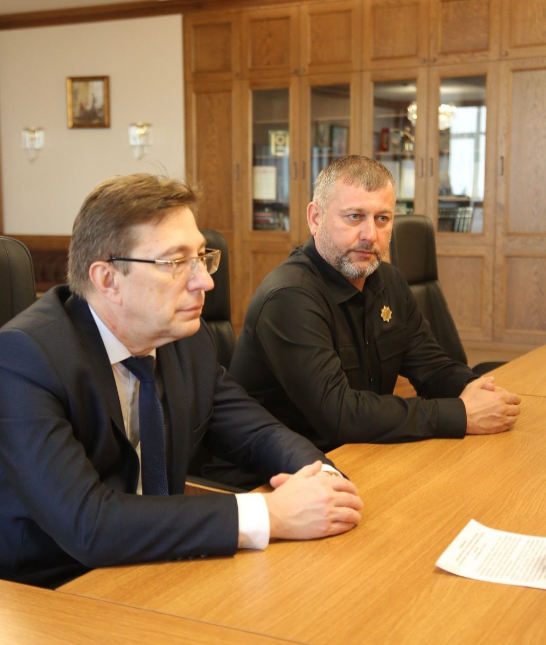 Дорогие друзья!. Сегодня Руководитель Администрации Главы и Правительства ЧР Галас Таймасханов провёл рабочую встречу с заместителем руководителя Федеральной налоговой службы Виталием Колесниковым и руководителем УФНС по... Дорогие друзья!. Сегодня Руководитель Администрации Главы и Правительства ЧР Галас Таймасханов провёл рабочую встречу с заместителем руководителя Федеральной налоговой службы Виталием Колесниковым и руководителем УФНС по...