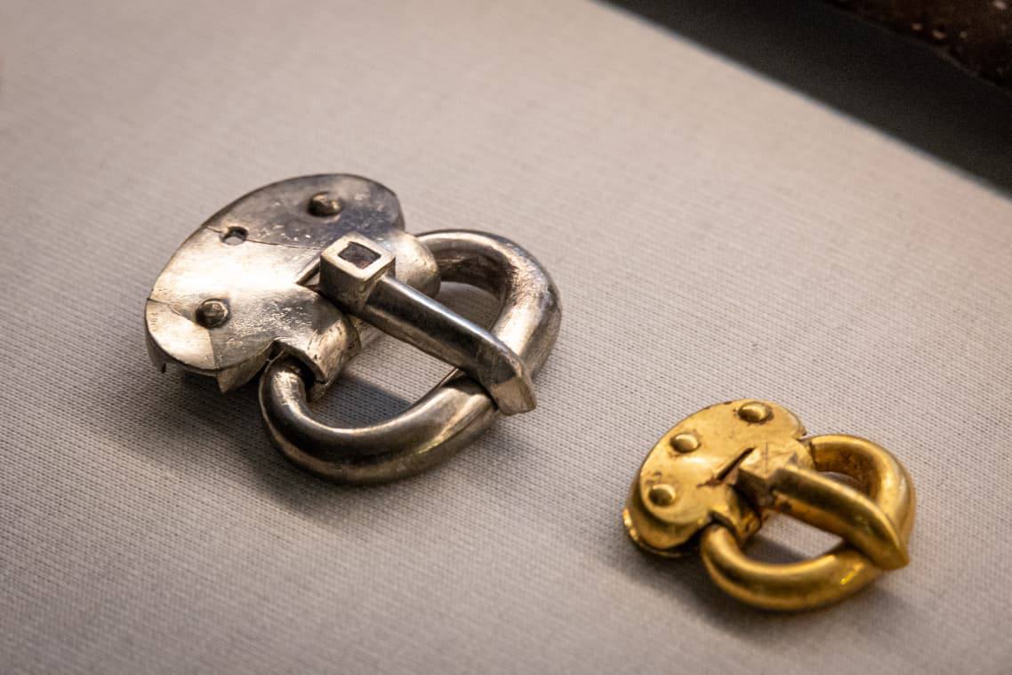 30 октября в 5 зале Исторического музея впервые был показан комплекс предметов, обнаруженных в ходе новых археологических исследований некрополя Алхан-Калинского городища 30 октября в 5 зале Исторического музея впервые был показан комплекс предметов, обнаруженных в ходе новых археологических исследований некрополя Алхан-Калинского городища