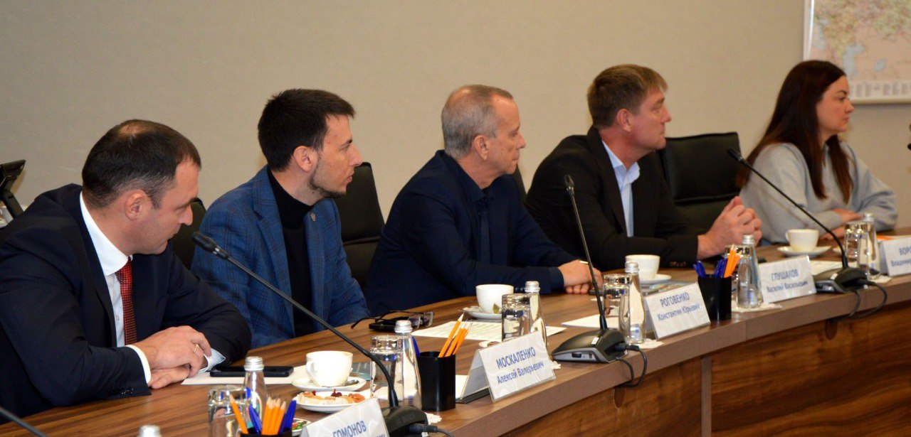 Руководители региональных органов исполнительной власти южных регионов России посетили Главный диспетчерский центр Руководители региональных органов исполнительной власти южных регионов России посетили Главный диспетчерский центр