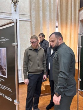 В Чеченской Республике состоялось торжественное открытие историко-патриотической передвижной выставки «Связь поколений: от героев Великой Отечественной войны до защитников СВО»