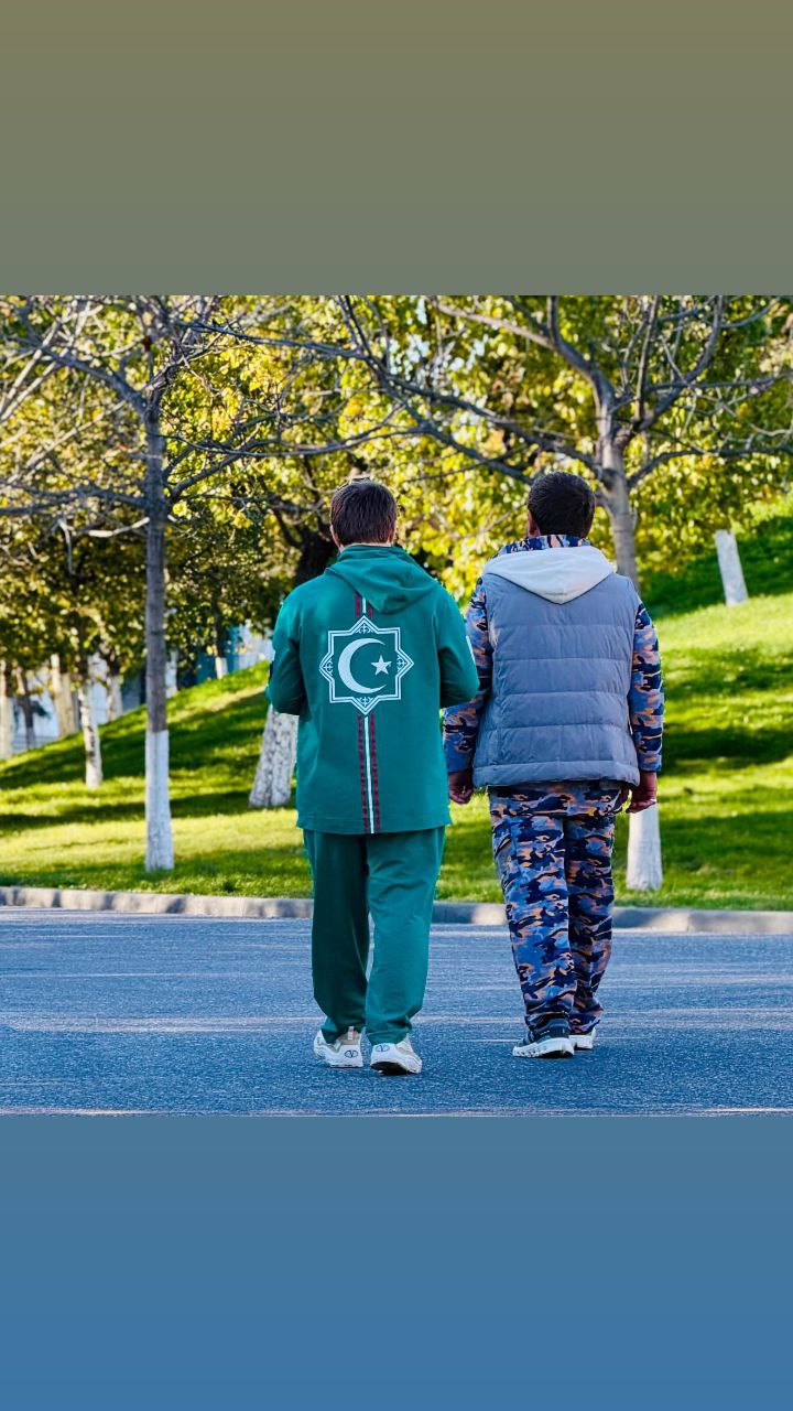 Глава Чеченской Республики Рамзан Кадыров провел совместную тренировку на свежем воздухе с министром Чеченской Республики по физической культуре и спорту Ахматом Кадыровым Глава Чеченской Республики Рамзан Кадыров провел совместную тренировку на свежем воздухе с министром Чеченской Республики по физической культуре и спорту Ахматом Кадыровым