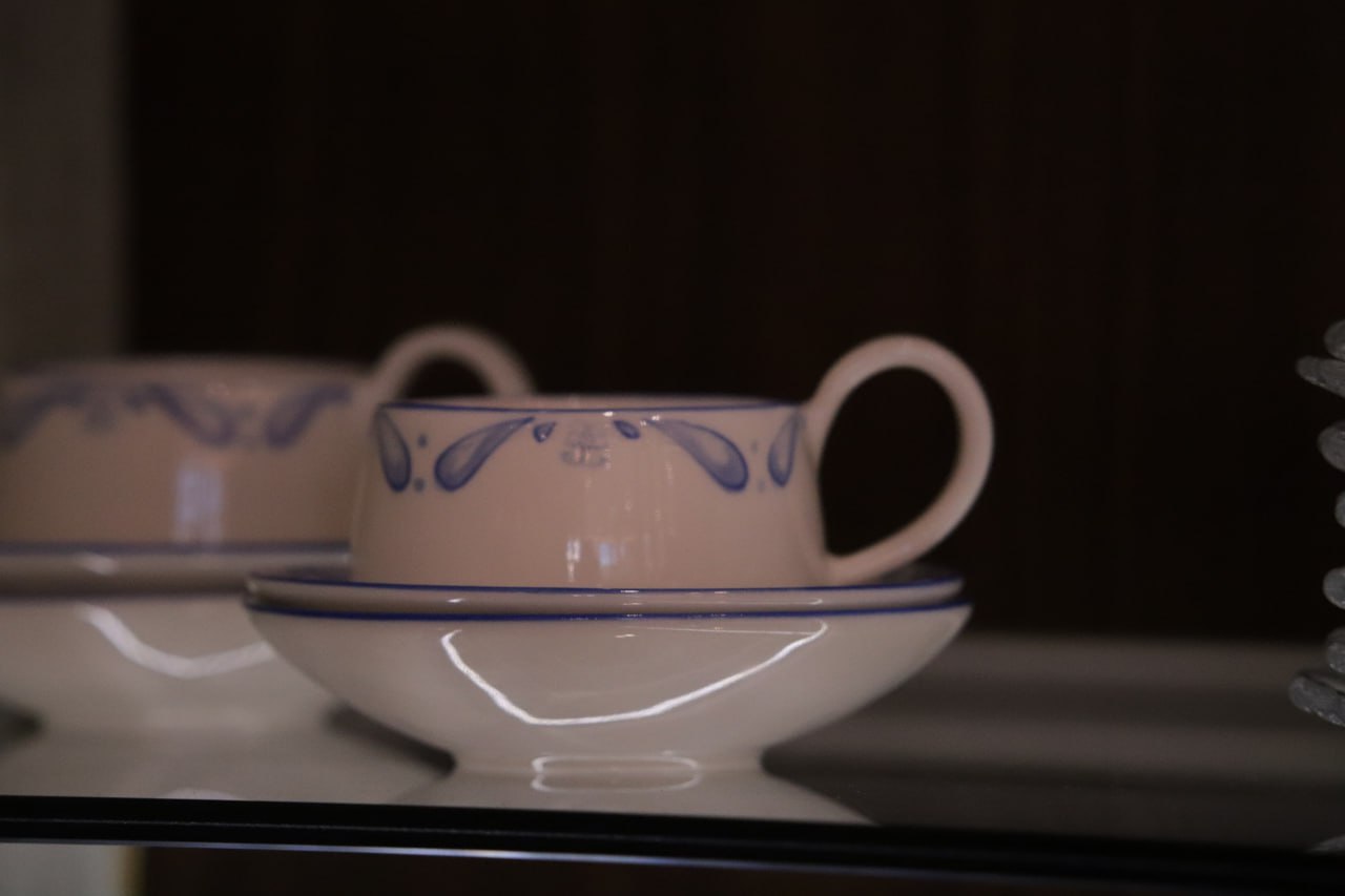 Совсем недавно в самом сердце Грозного распахнул двери бутик и кофейня чеченского Модного дома Firdaws — и всего за несколько дней это место стало одним из самых притягательных в городе Совсем недавно в самом сердце Грозного распахнул двери бутик и кофейня чеченского Модного дома Firdaws — и всего за несколько дней это место стало одним из самых притягательных в городе