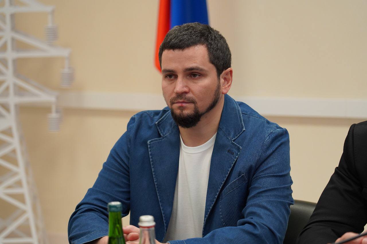 В рамках исполнения поручений Главы ЧР Рамзана Кадырова Депутат Госдумы РФ Адам Делимханов вместе с мэром г. Грозного Хас-Магомедом Кадыровым, управляющим директором АО «Чеченэнерго» Исой Кадировым и другими ответственными... В рамках исполнения поручений Главы ЧР Рамзана Кадырова Депутат Госдумы РФ Адам Делимханов вместе с мэром г. Грозного Хас-Магомедом Кадыровым, управляющим директором АО «Чеченэнерго» Исой Кадировым и другими ответственными...