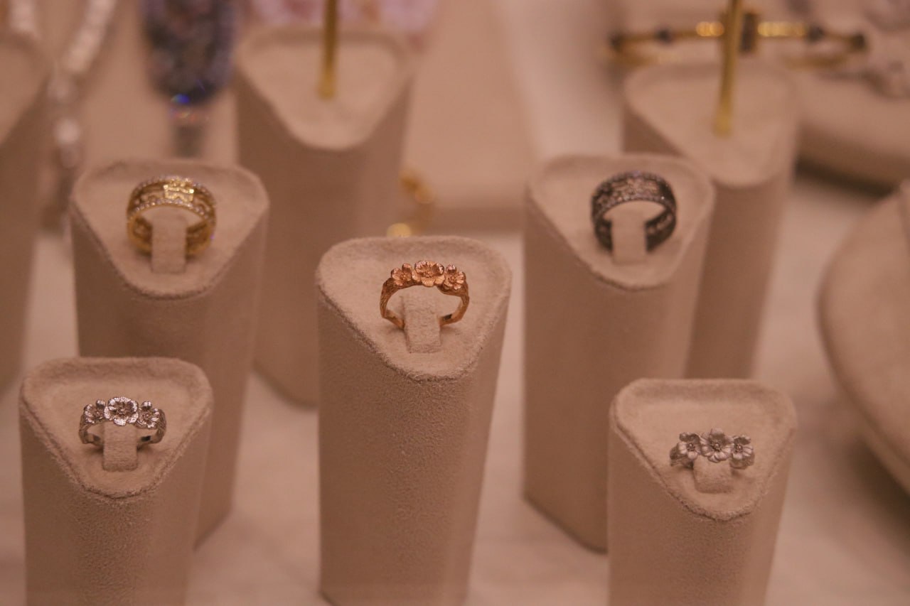 Совсем недавно в самом сердце Грозного распахнул двери бутик и кофейня чеченского Модного дома Firdaws — и всего за несколько дней это место стало одним из самых притягательных в городе Совсем недавно в самом сердце Грозного распахнул двери бутик и кофейня чеченского Модного дома Firdaws — и всего за несколько дней это место стало одним из самых притягательных в городе