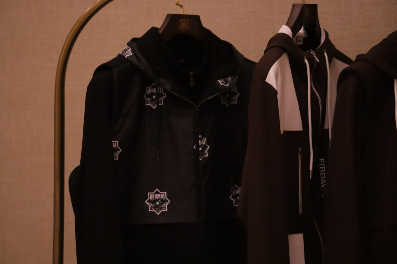 Совсем недавно в самом сердце Грозного распахнул двери бутик и кофейня чеченского Модного дома Firdaws — и всего за несколько дней это место стало одним из самых притягательных в городе Совсем недавно в самом сердце Грозного распахнул двери бутик и кофейня чеченского Модного дома Firdaws — и всего за несколько дней это место стало одним из самых притягательных в городе