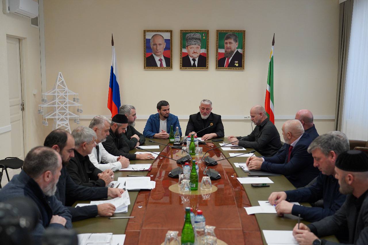 В рамках исполнения поручений Главы ЧР Рамзана Кадырова Депутат Госдумы РФ Адам Делимханов вместе с мэром г. Грозного Хас-Магомедом Кадыровым, управляющим директором АО «Чеченэнерго» Исой Кадировым и другими ответственными... В рамках исполнения поручений Главы ЧР Рамзана Кадырова Депутат Госдумы РФ Адам Делимханов вместе с мэром г. Грозного Хас-Магомедом Кадыровым, управляющим директором АО «Чеченэнерго» Исой Кадировым и другими ответственными...