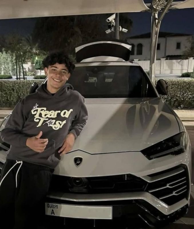     15-  Lamborghini Urus