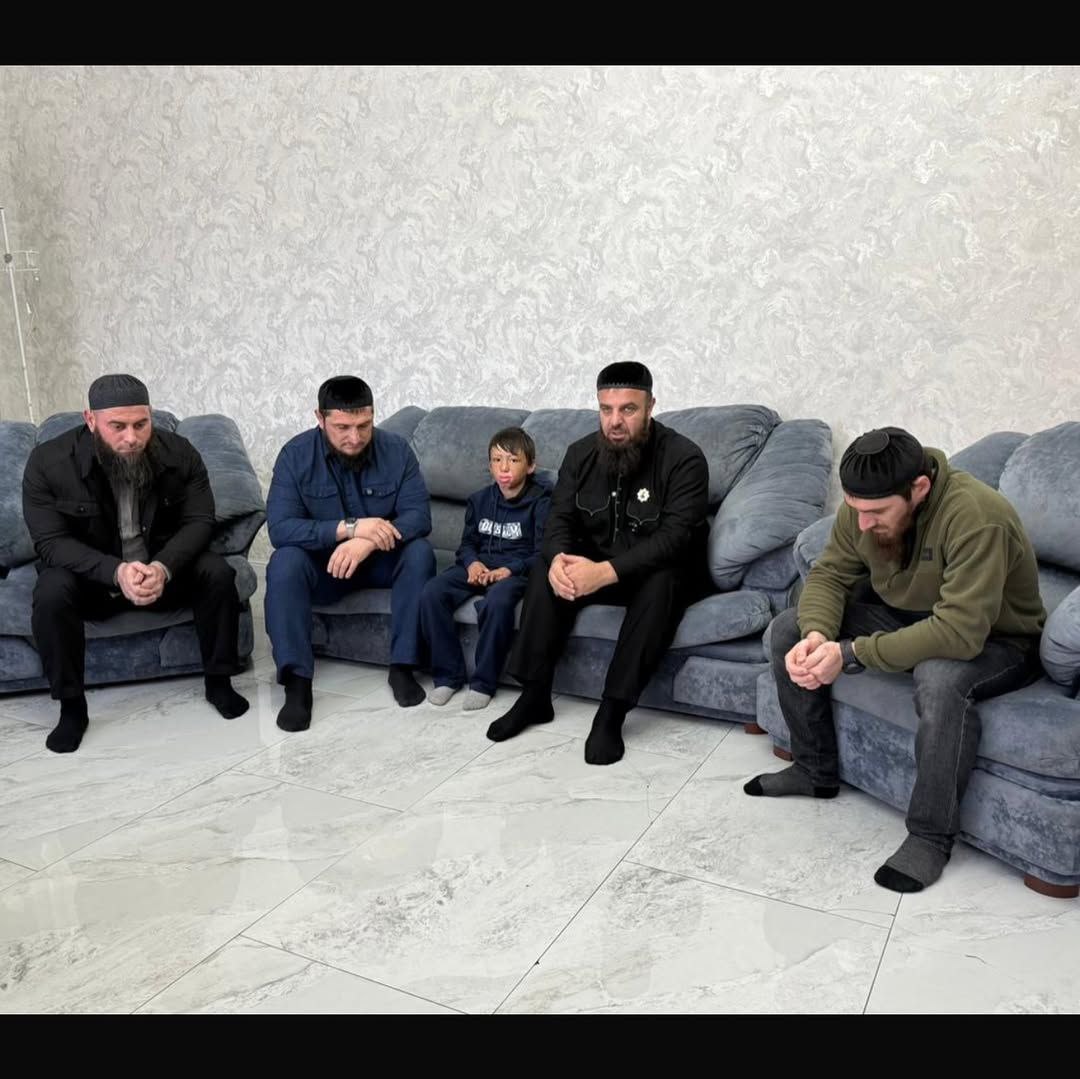 Министр Чеченской Республики по физической культуре и спорту Ахмат Кадыров пожертвовал более 4 миллионов рублей на лечение Джабраила Солтаева Министр Чеченской Республики по физической культуре и спорту Ахмат Кадыров пожертвовал более 4 миллионов рублей на лечение Джабраила Солтаева