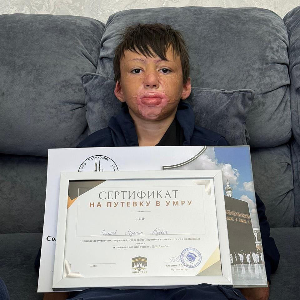 Министр Чеченской Республики по физической культуре и спорту Ахмат Кадыров пожертвовал более 4 миллионов рублей на лечение Джабраила Солтаева Министр Чеченской Республики по физической культуре и спорту Ахмат Кадыров пожертвовал более 4 миллионов рублей на лечение Джабраила Солтаева