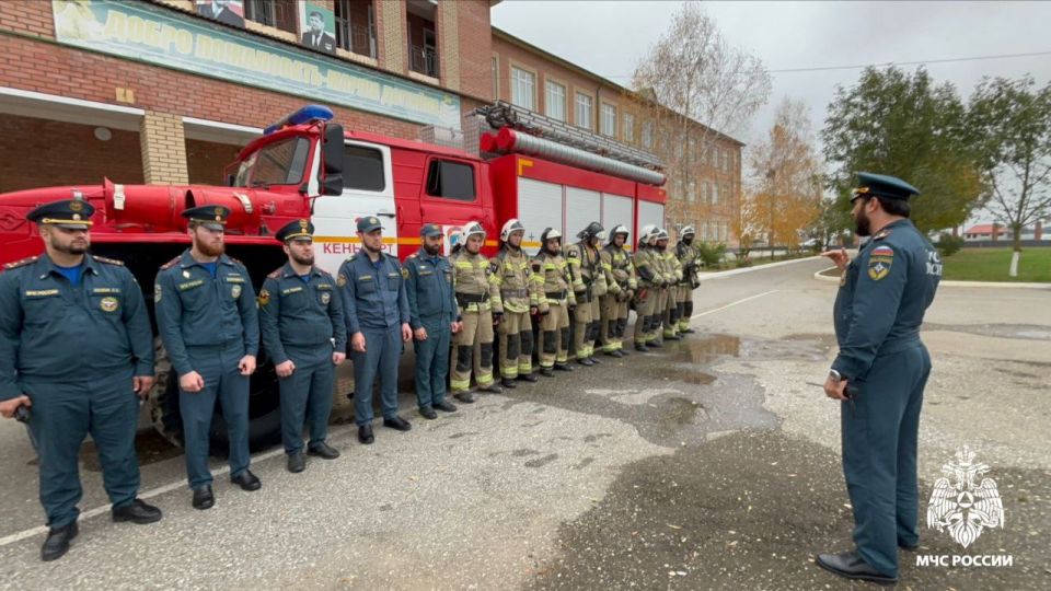 #БудниМЧС. В школе прошло пожарно-тактическое занятие Сотрудники 31 ПСЧ МЧС России провели тренировку в общеобразовательной школе села Правобережное по ликвидации пожара #БудниМЧС. В школе прошло пожарно-тактическое занятие Сотрудники 31 ПСЧ МЧС России провели тренировку в общеобразовательной школе села Правобережное по ликвидации пожара