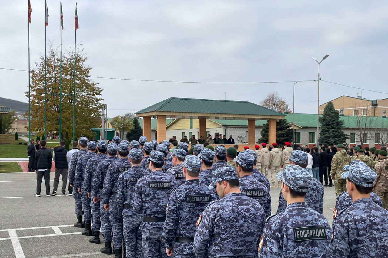 В Грозном, на базе специального моторизованного полка имени Героя России Ахмата-Хаджи Кадырова отдельной ордена Жукова бригады оперативного назначения Северо-Кавказского ордена Жукова округа Росгвардии, состоялась ежегодная... В Грозном, на базе специального моторизованного полка имени Героя России Ахмата-Хаджи Кадырова отдельной ордена Жукова бригады оперативного назначения Северо-Кавказского ордена Жукова округа Росгвардии, состоялась ежегодная...