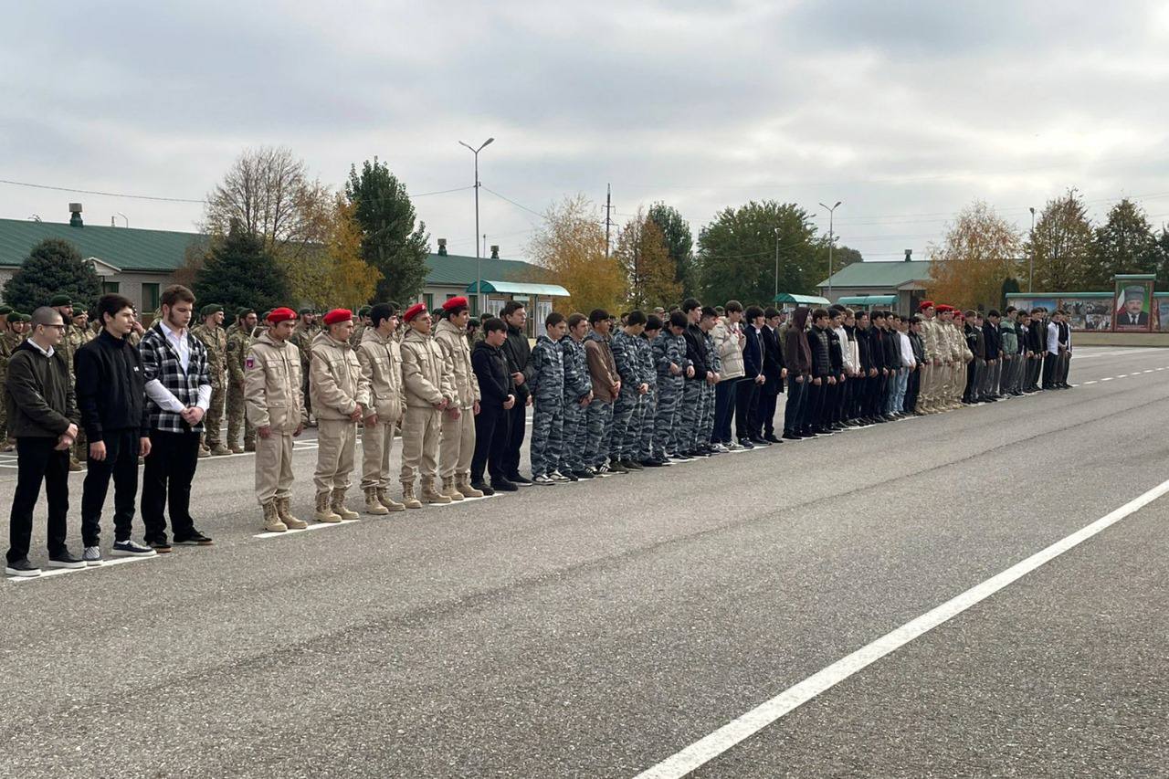 В Грозном, на базе специального моторизованного полка имени Героя России Ахмата-Хаджи Кадырова отдельной ордена Жукова бригады оперативного назначения Северо-Кавказского ордена Жукова округа Росгвардии, состоялась ежегодная... В Грозном, на базе специального моторизованного полка имени Героя России Ахмата-Хаджи Кадырова отдельной ордена Жукова бригады оперативного назначения Северо-Кавказского ордена Жукова округа Росгвардии, состоялась ежегодная...