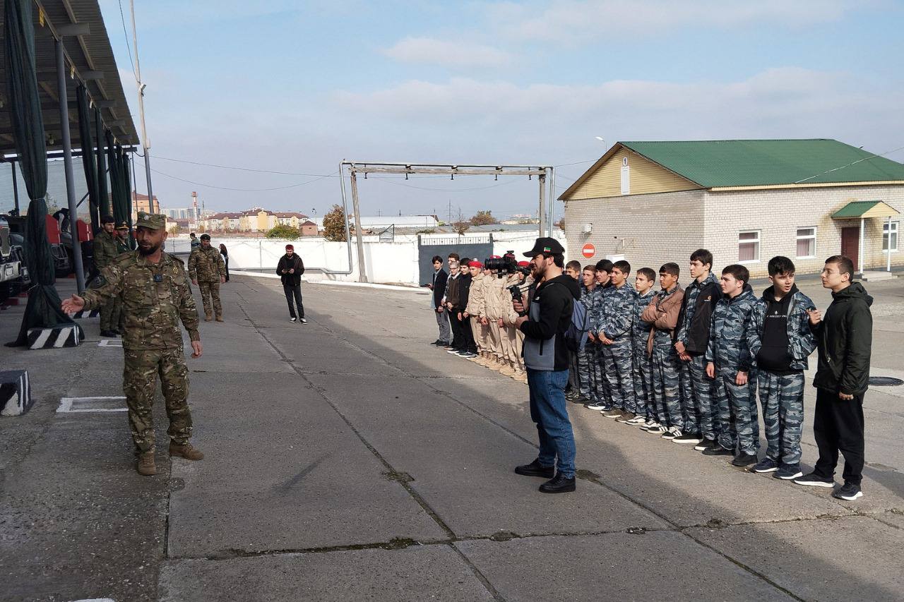В Грозном, на базе специального моторизованного полка имени Героя России Ахмата-Хаджи Кадырова отдельной ордена Жукова бригады оперативного назначения Северо-Кавказского ордена Жукова округа Росгвардии, состоялась ежегодная... В Грозном, на базе специального моторизованного полка имени Героя России Ахмата-Хаджи Кадырова отдельной ордена Жукова бригады оперативного назначения Северо-Кавказского ордена Жукова округа Росгвардии, состоялась ежегодная...