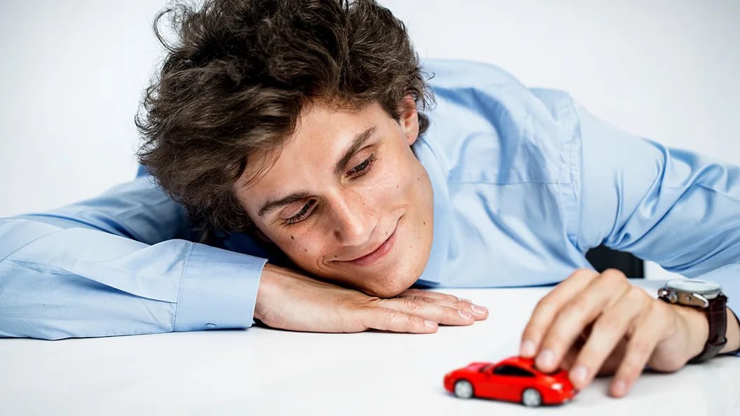 При переработках и перегрузке мозга взрослые начинают действовать, как «маленькие дети», — выяснили учёные