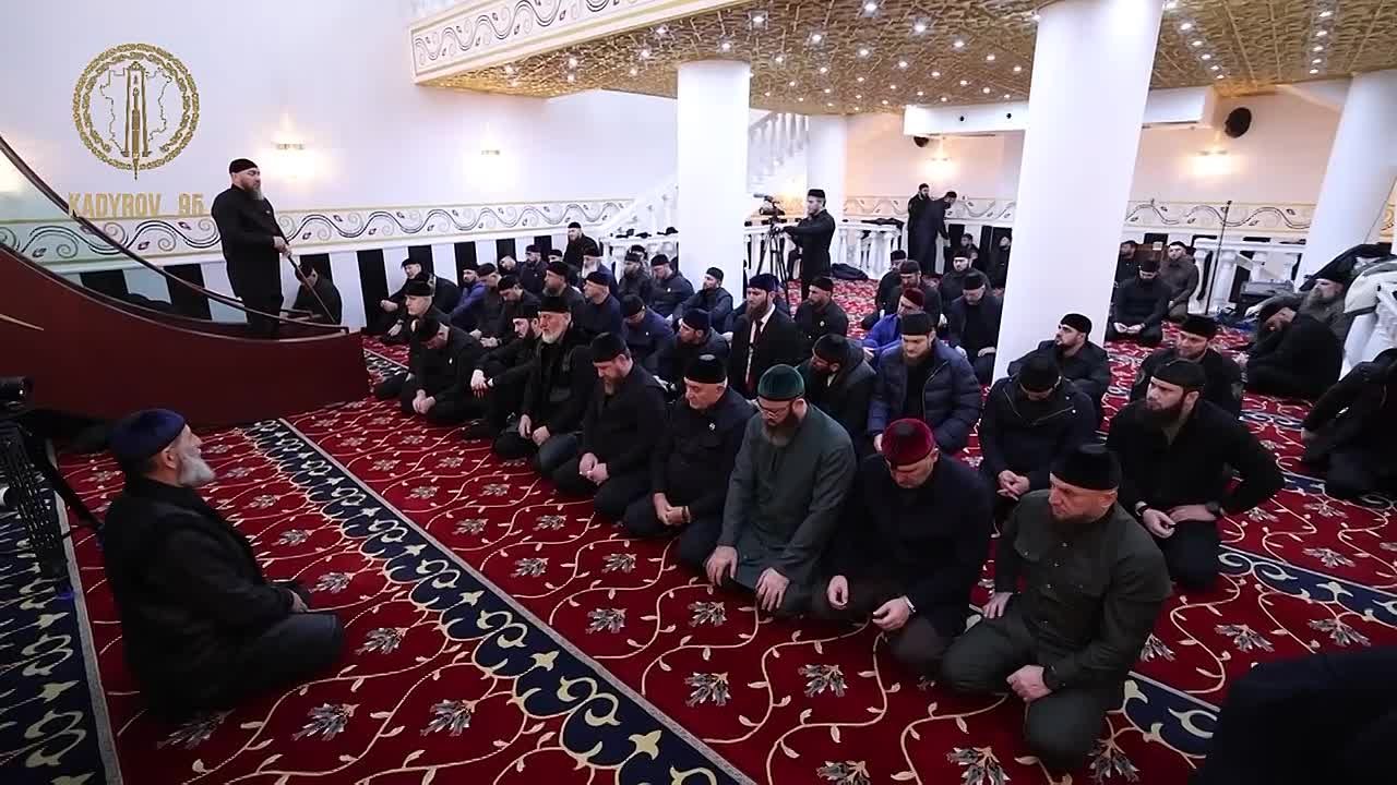 Адам Делимханов: Сегодня по воле ВСЕВЫШНЕГО АЛЛАХА вместе с ДОРОГИМ БРАТОМ, Главой ЧР, Героем России РАМЗАНОМ АХМАТОВИЧЕМ КАДЫРОВЫМ мы совершили коллективную пятничную молитву «Рузба» в мечети имени любимого дяди Пророка...