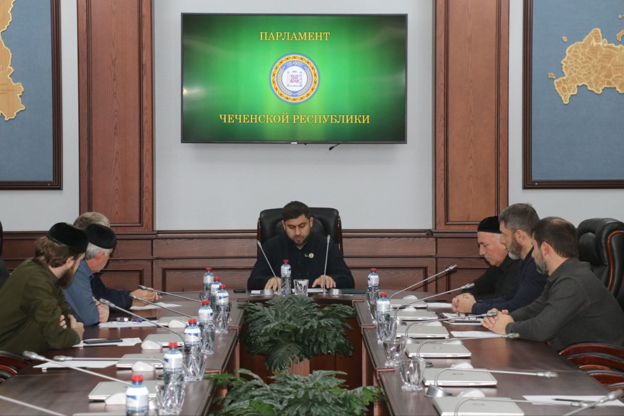 Артур Хаджиев провел заседание комитета