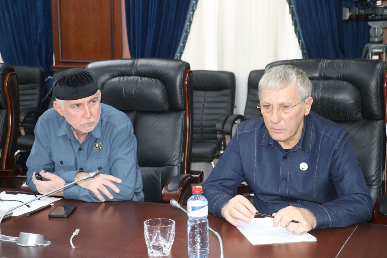 Артур Хаджиев провел заседание комитета Артур Хаджиев провел заседание комитета