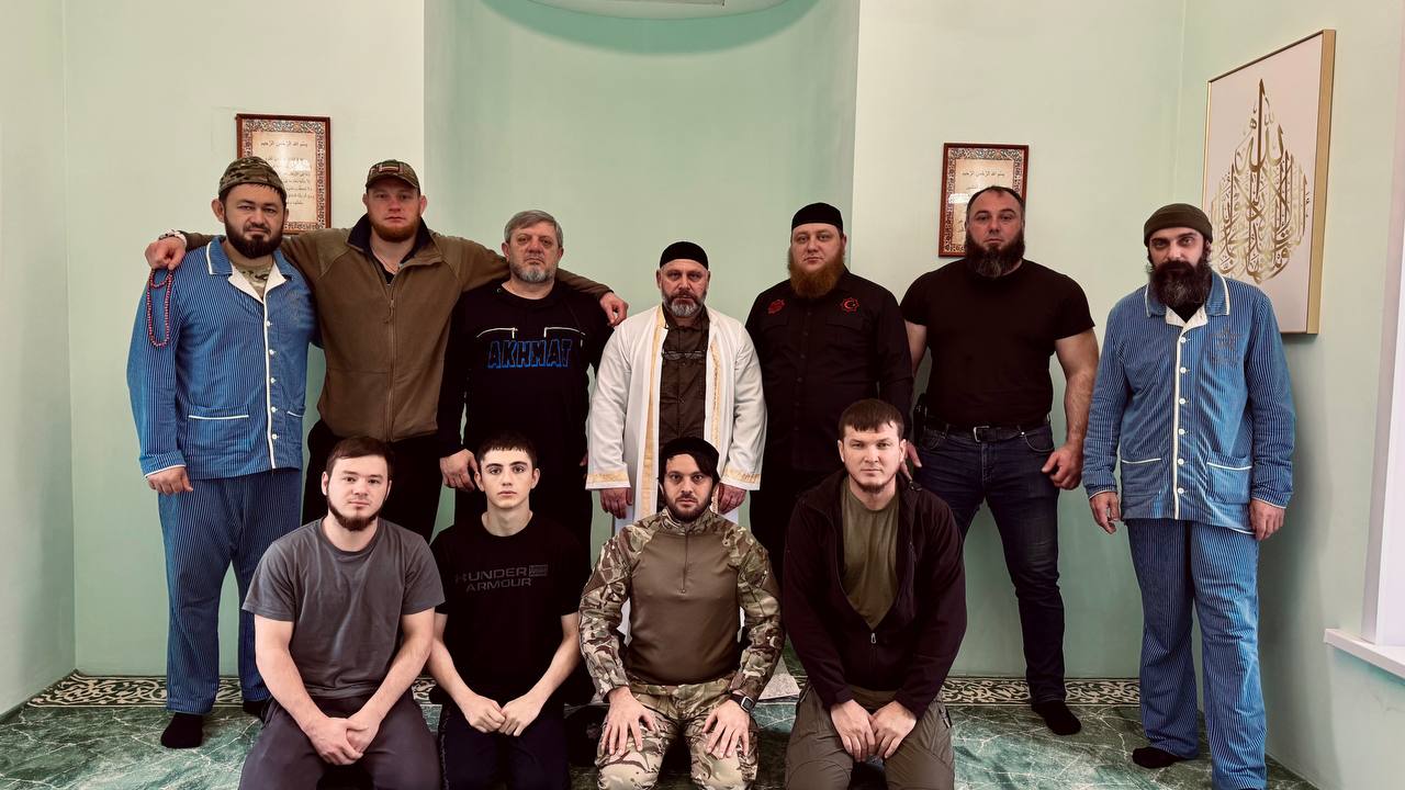 В мечети имени Героя России, Первого Президента Чеченской Республики Ахмат-Хаджи Кадырова прошел пятничный коллективный намаз