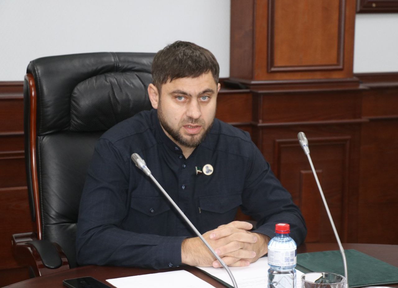 Артур Хаджиев провел заседание комитета Артур Хаджиев провел заседание комитета