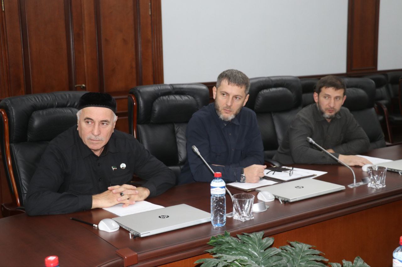 Артур Хаджиев провел заседание комитета Артур Хаджиев провел заседание комитета