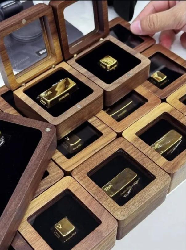 Золотые клавиши для клавиатуры из чистого золота дарит сотрудникам компания из Китая — самый тяжёлый (пробел) весит 35 г и стоит 320'000 или 3,7 млн Золотые клавиши для клавиатуры из чистого золота дарит сотрудникам компания из Китая — самый тяжёлый (пробел) весит 35 г и стоит 320'000 или 3,7 млн