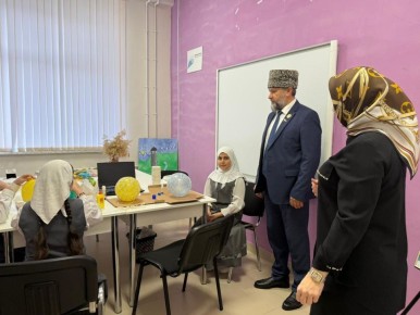 Алихан Элембаев посетил СОШ №7 г. Аргун