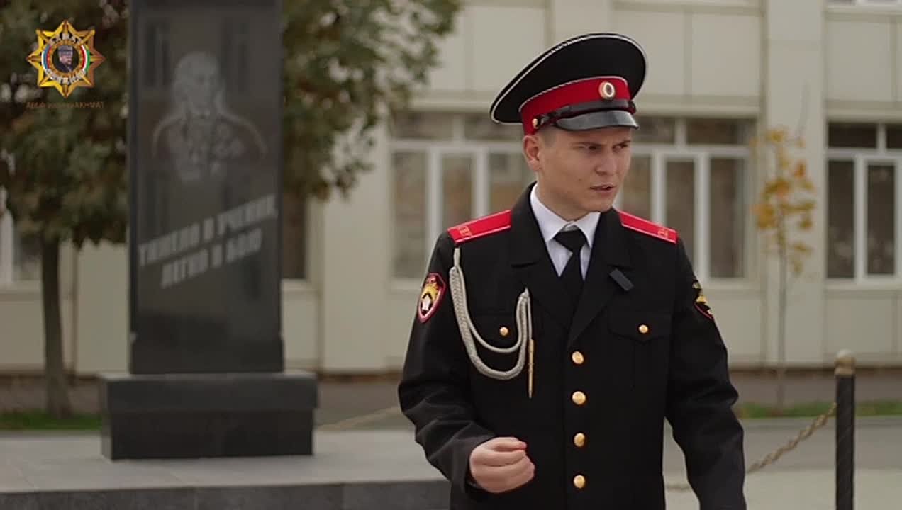 Апти Алаудинов: В честь празднования Дня сотрудников органов внутренних дел РФ суворовец Грозненского суворовского военного училища МВД России имени Героя РФ А.А. Кадырова Мухаммад Абдурахманов читает стихотворение С....