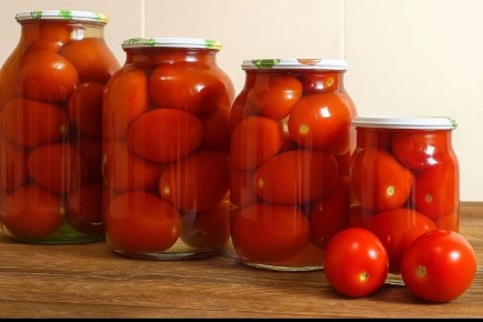Простой и вкусный рецепт консервированных помидоров на зиму без лишних добавок