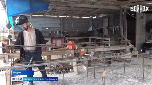 В селении Ведено активно ведется строительство нового многоквартирного дома для переселенцев из оползневых зон района